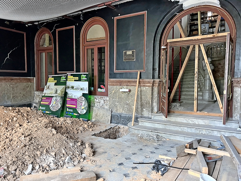 Obras de estabilizaci&oacute;n del Palacio Municipal de Torrelavega. / ALERTA
