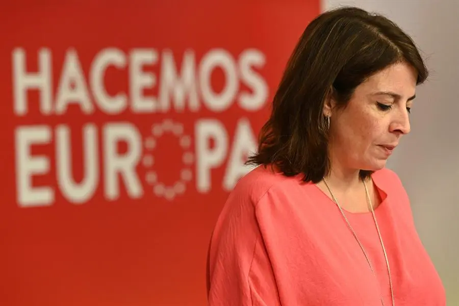 La vicesecretaria general del PSOE Adriana Lastra comenta los resultados de las elecciones en Andaluc&iacute;a, en las que el Partido Popular ha conseguido mayor&iacute;a absoluta, hoy domingo en la sede socialista de la calle Ferraz, en Madrid. EFE/Fernando Villar