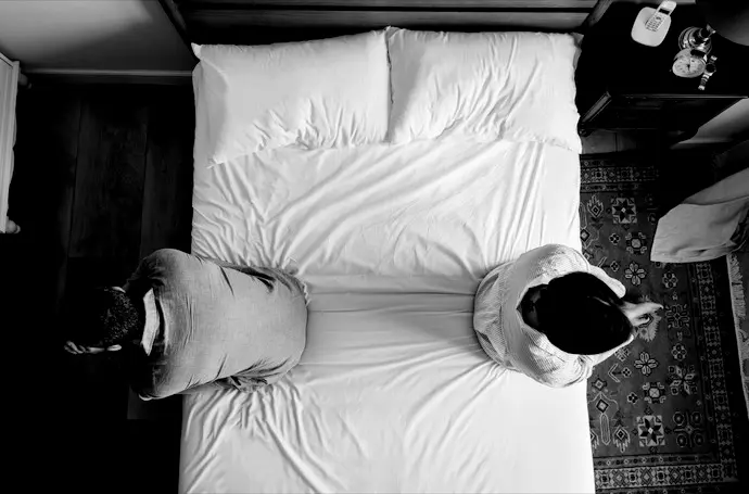 divorce-couple-sitting-back-to-back-on-the-bed