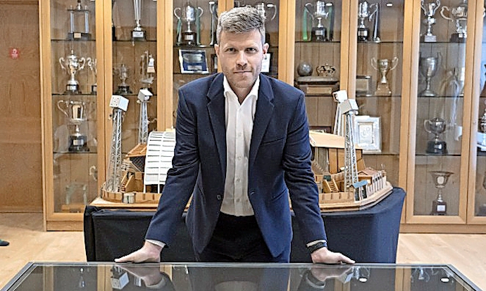 Mikel Martija, director deportivo del Racing, es el m&aacute;ximo responsable de la confecci&oacute;n de la plantilla. / RRC