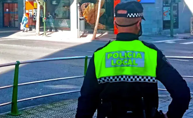 Un Polic&iacute;a local.