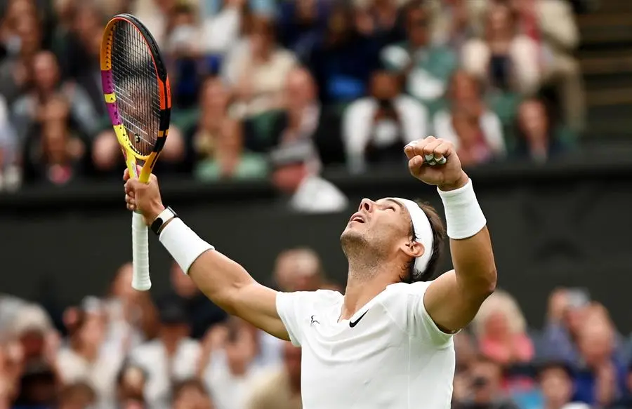 El espa&ntilde;ol Rafael Nadal celebra su victoria en el partido de segunda ronda masculina contra el lituano Ricardas Berankis en el Campeonato de Wimbledon, en Wimbledon, Gran Breta&ntilde;a, el 30 de junio de 2022. (Tenis, Lituania, Espa&ntilde;a, Reino Unido) EFE/EPA/NEIL HALL
