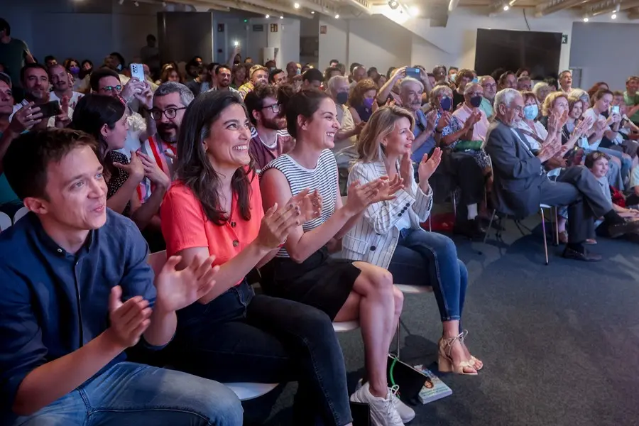 Archivo - El l&iacute;der de M&aacute;s Pa&iacute;s, &Iacute;&ntilde;igo Errej&oacute;n (1i); la portavoz de M&aacute;s Madrid en el Ayuntamiento, Rita Maestre (3i); y la vicepresidenta segunda del Gobierno, Yolanda D&iacute;az (4i)