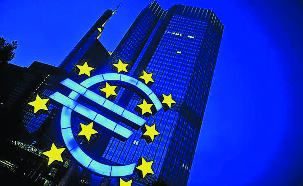 El desplome del euro por el creciente riesgo de recesi&oacute;n en el bloque comunitario acerca cada vez m&aacute;s la paridad con el d&oacute;lar. La moneda &uacute;nica cae este martes otro 1% hasta cambiarse en 1,03 d&oacute;lares. / E.p.
