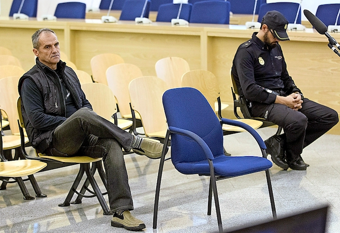 En una imagen de archivo (28/10/2013) el exdirigente de ETA Jos&eacute; Javier Arizkuren Ruiz, ""Kantauri"", durante el juicio en la Audiencia Nacional por ordenar el asesinato del concejal del PP Alberto Jim&eacute;nez-Becerril y su esposa, muertos a tiros en Sevilla el 30 de enero de 1998. EFE/Chema Moya ***POOL***
