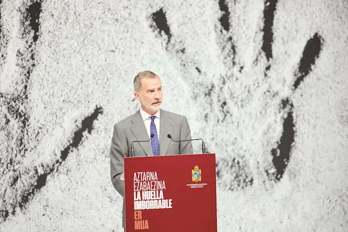 El Rey Felipe VI, interviene en el homenaje a Miguel &Aacute;ngel Blanco, a 10 de julio de 2022, en Ermua, Vizcaya, Euskadi (Espa&ntilde;a). El Ayuntamiento de ERMUA ha sido el encargado de organizar un acto por el 25 aniversario del asesinato de Miguel &Aacute;ngel Blanco. La cita es presidida por los Reyes y cuenta con una amplia representaci&oacute;n institucional y de partidos pol&iacute;ticos, con la presencia estimada de alrededor