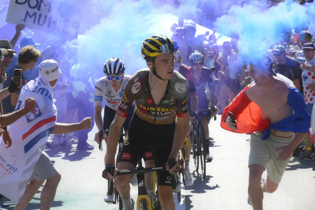 El ciclista brit&aacute;nico Geraint Thomas de Ineos Grenadiers en acci&oacute;n durante la 12&ordf; etapa del Tour. / PAPON BERNARD