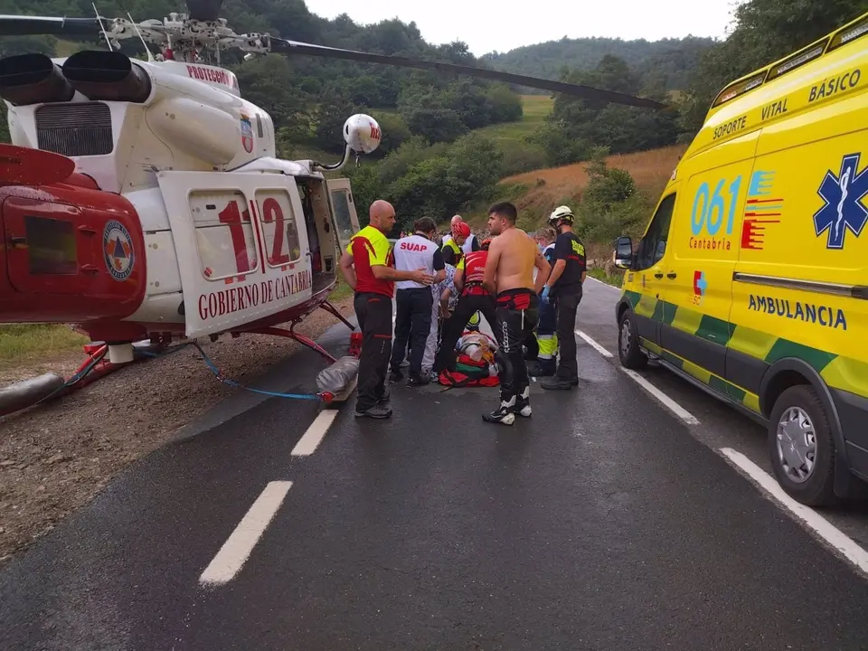 Asistencia a un motorista accidentado. / ALERTA