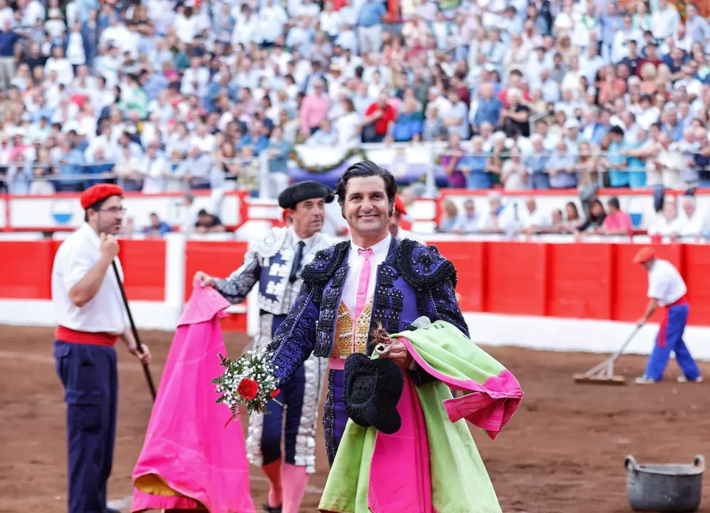 Morante de la Puebla durante el paseillo. / ALERTA