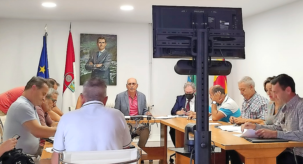 El alcalde del PRC, Jos&eacute; Manuel Cabrero preside el pleno celebrado ayer en el municipio. / ALERTA