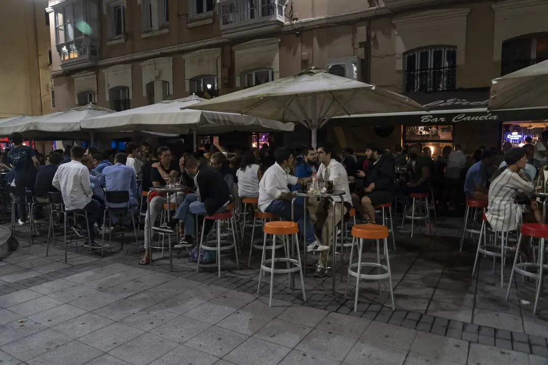 Terrazas en la plaza de Ca&ntilde;ad&iacute;o de Santander. / Alerta