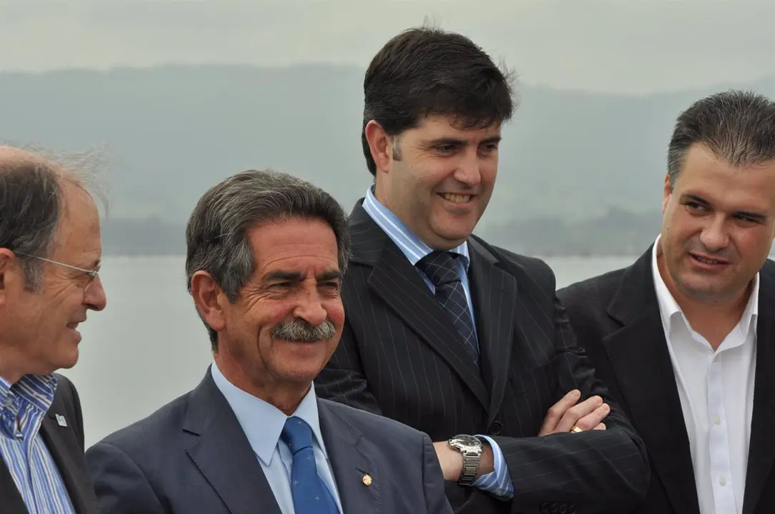 Revilla junto a Hector Lav&iacute;n.