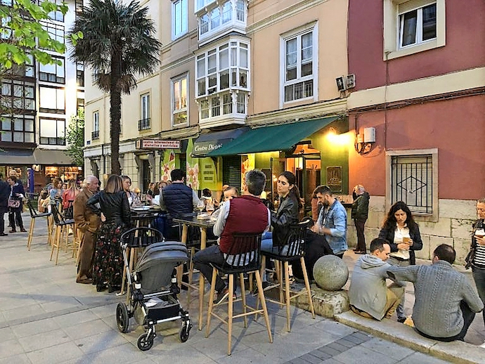 Una de las terrazas en el centro de Santander. / ALERTA