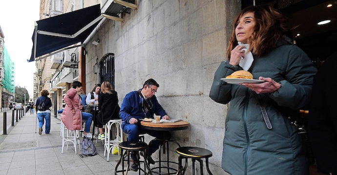 Los hostelleros han tenido que actualizar los precios de sus men&uacute;s a causa de la subida del IPC, que ya alcanza el 10,5 por ciento en la regi&oacute;n. / ALERTA