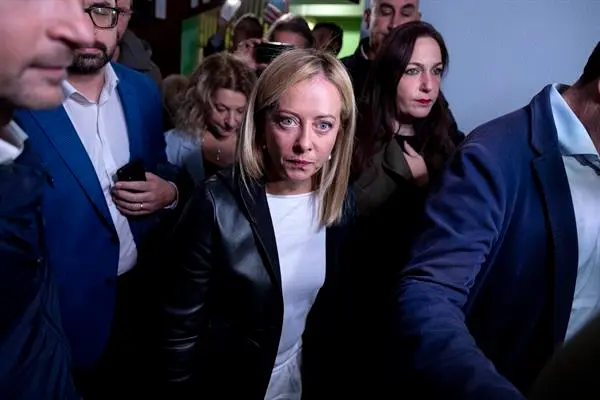 Giorgia Meloni acude a votar a un colegio electoral en Roma. /Massimo Percossi