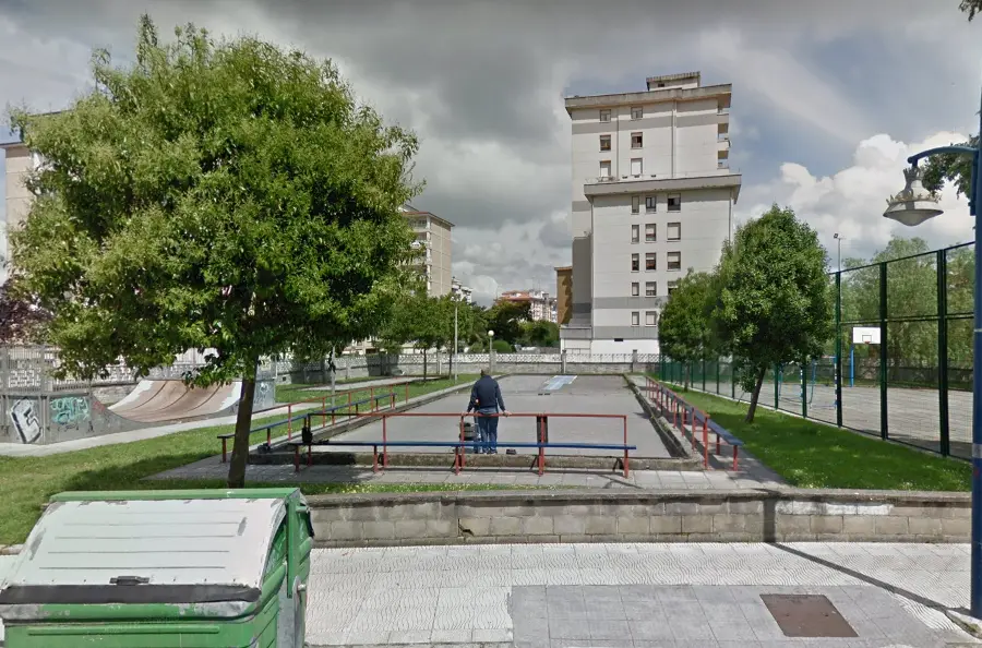 Vista de la bolera municipal de 'El corro' en Laredo. / ALERTA