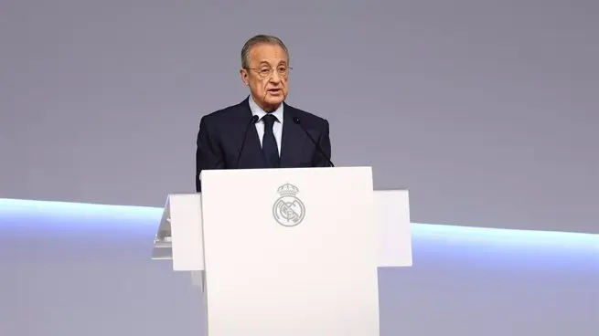 Florentino P&eacute;rez se dirige a los socios durante las Asambleas Ordinaria y Extraordinaria del Real Madrid - Oscar J. Barroso / AFP7 / Europa Press