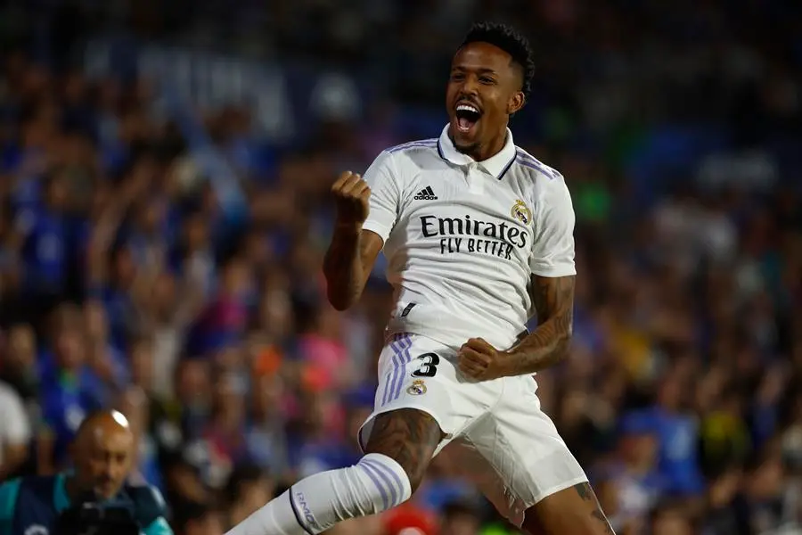 El defensa brasile&ntilde;o del Real Madrid Eder Militao celebra el gol conseguido en el partido de la jornada 8 de Liga de Primera Divisi&oacute;n que disputan Getafe y Real Madrid en el Coliseo Alfonso P&eacute;rez de Getafe. EFE/Rodrigo Jim&eacute;nez