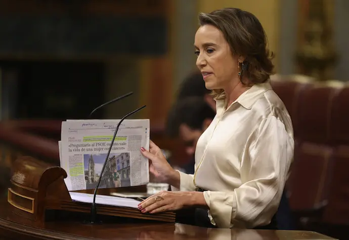 La portavoz parlamentaria del PP en el Congreso, Cuca Gamarra, interviene durante una sesi&oacute;n plenaria en el Congreso de los Diputados, a 13 de octubre de 2022, en Madrid (Espa&ntilde;a). El presidente del Gobierno acude al Congreso para informar sobre la cumbre europea celebrada en Praga la semana pasada y las medidas del Gobierno para afrontar la crisis derivada de la guerra de Ucrania. Adem&aacute;s durante el pleno se dar&aacute; cuenta sobre los avances en la negociaci&oacute;n del Midcat, las ayudas sociales, el plan de contingencia energ&eacute;tica y las l&iacute;neas generales de los Presupuestos Generales del Estado (PGE).
13 OCTUBRE 2022;CONGRESO;MEDIDAS;ANTICRISIS;CUMBRE EUROPEA
Eduardo Parra / Europa Press
13/10/2022
