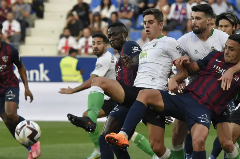 Los jugadores del Racing durante el &uacute;ltimo partido ante el Huesca.