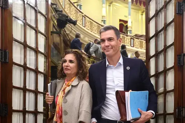 El presidente del Gobierno, Pedro S&aacute;nchez y la ministra de Hacienda, Mar&iacute;a Jes&uacute;s Montero FOTO: EDUARDO PARRA  EUROPA PRESS