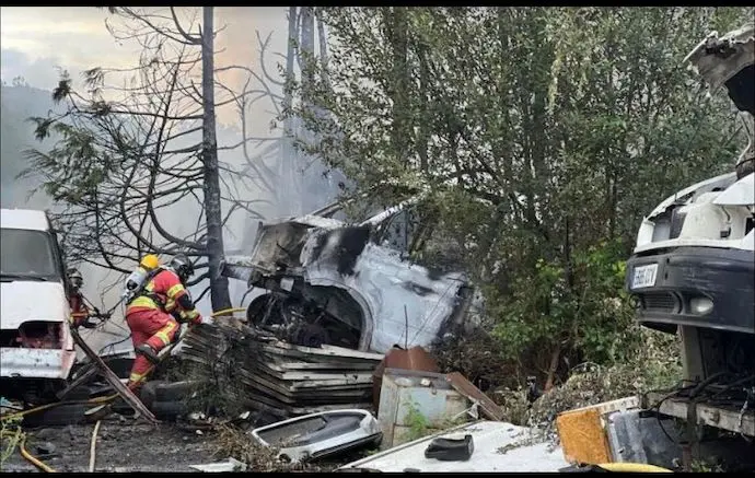 Uno de los incendios ocurridos en el desguace de Casta&ntilde;eda.