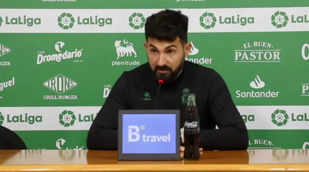 Guillermo Fern&aacute;ndez Romo durante la rueda de prensa tras el partido del Racing contra el Alav&eacute;s. / RRC