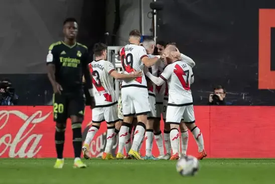 Los jugadores del Rayo Vallecano celebran el gol de &Aacute;lvaro Garc&iacute;a ante el Real Madrid - Federico Titone / AFP7 / Europa Press
