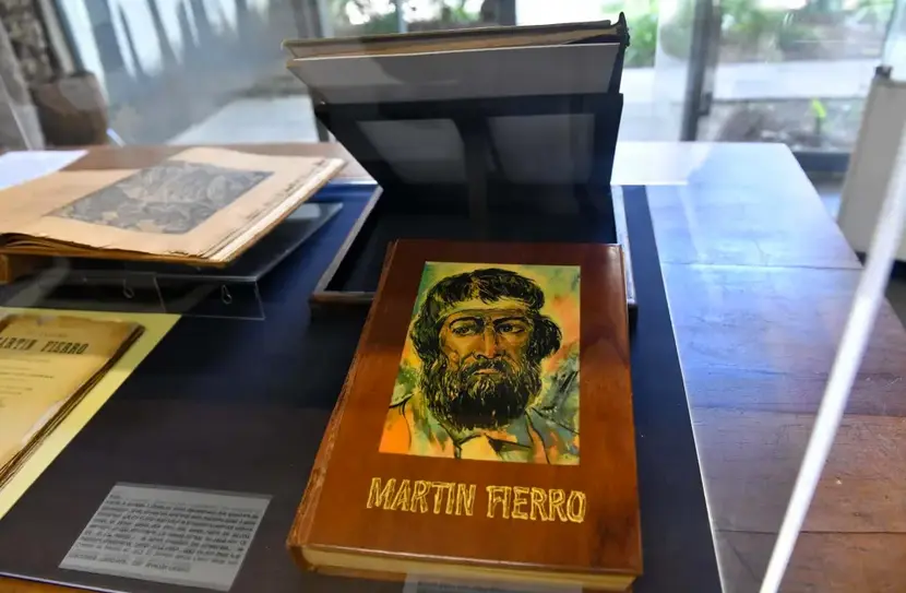 Fotograf&iacute;a de un libro de Martin Fierro escrito por el escritor argentino Jos&eacute; Hern&aacute;ndez, en el Museo de Arte Popular Jos&eacute; Hern&aacute;ndez, el 8 de noviembre de 2022, en Buenos Aires (Argentina). EFE/ Enrique Garc&iacute;a Medina
