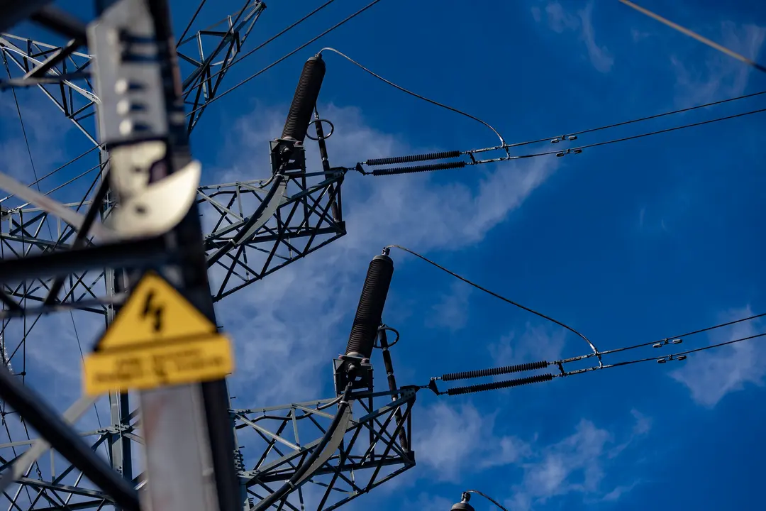 na torre el&eacute;ctrica de alta tensi&oacute;n. / Eduardo Parra
