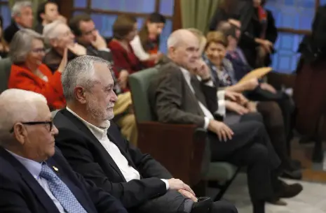El ex presidente andaluz Jos&eacute; Antonio Gri&ntilde;&aacute;n (2i). EFE/ Jos&eacute; Manuel Vidal