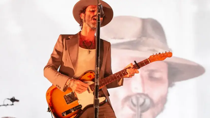 Imagen de archivo del m&uacute;sico y cantautor Leiva durante un concierto. EFE/Paco Santamar&iacute;a
