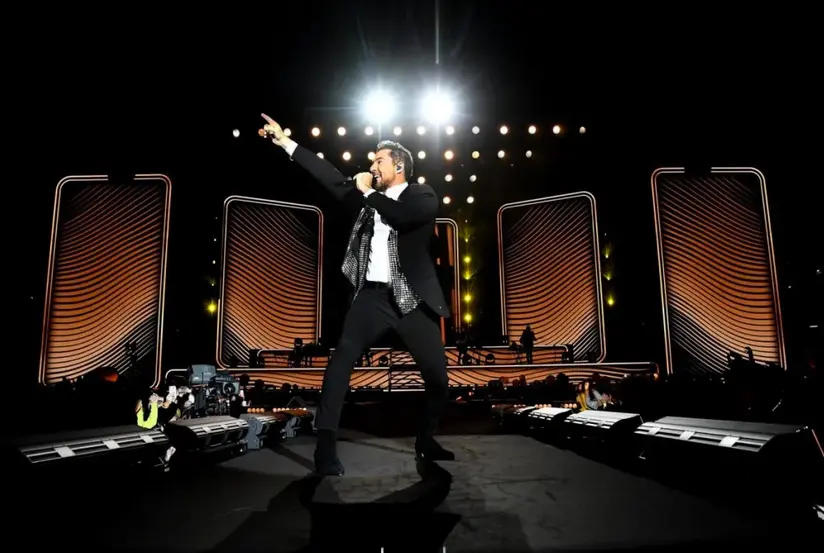 El cantante David Bisbal durante su actuaci&oacute;n en el Power Horse Stadium de Almer&iacute;a para conmemorar sus 20 a&ntilde;os de carrera musical.