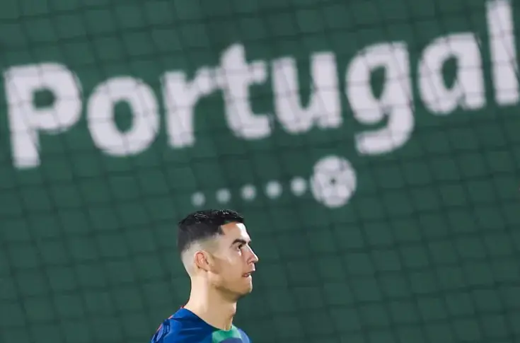 El jugador de la selecci&oacute;n portuguesa de f&uacute;tbol, Cristiano Ronaldo, en un entrenamiento en Catar. EFE/EPA/Jose Sena Goulao