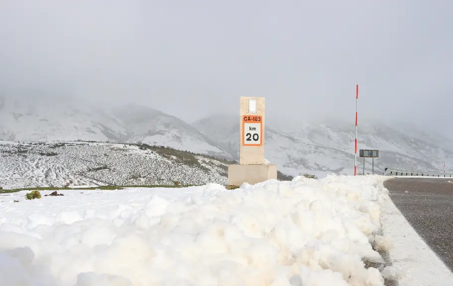 Cumbres nevadas en Alto Campoo, cerca de Reinosa. / Celia Ag&uuml;ero