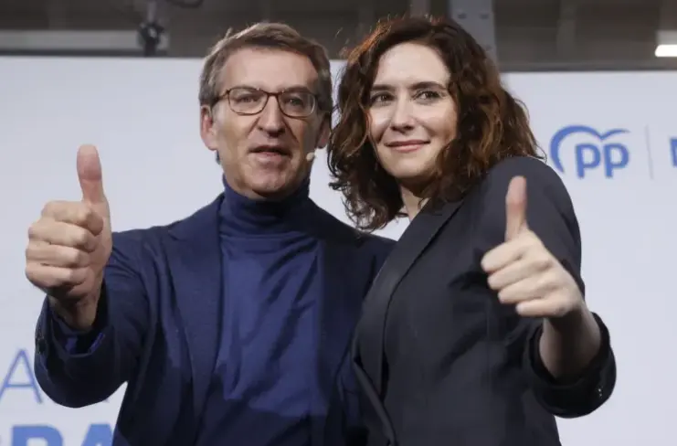 El presidente del PP, Alberto N&uacute;&ntilde;ez Feij&oacute;o, junto a la presidenta del PP de Madrid y de esta comunidad, Isabel D&iacute;az Ayuso. EFE/Juan Carlos Hidalgo