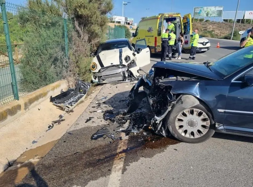 Imagen de dos coches tras un accidente. / E.P.