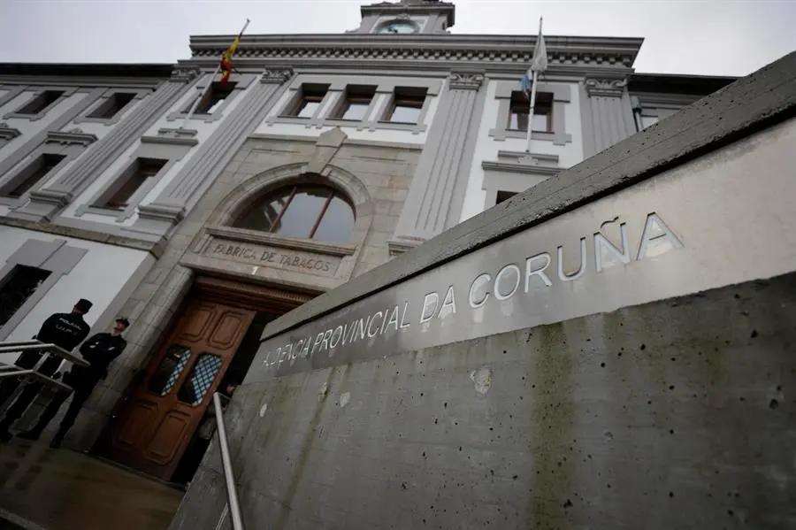 Fachada de la Audiencia Provincial de A Coru&ntilde;a, donde contin&uacute;a el juicio contra Jos&eacute; Enrique Abu&iacute;n Gey alias 'El Chicle' -culpable del asesinato de la joven Diana Quer- por una supuesta agresi&oacute;n sexual a su cu&ntilde;ada en enero de 2005, por el que la Fiscal&iacute;a pide sumar a su actual prisi&oacute;n permanente revisable otros quince a&ntilde;os de c&aacute;rcel, sesi&oacute;n celebrada en la jornada de hoy a puerta cerrada. EFE/Cabalar