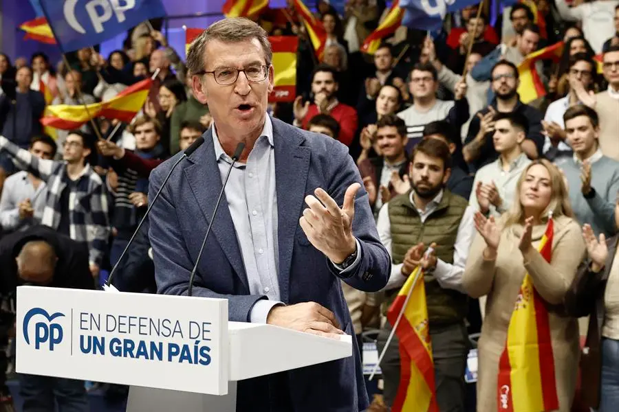 El l&iacute;der del PP, Alberto N&uacute;&ntilde;ez Feij&oacute;o, durante el acto bajo el lema "En defensa de un gran pa&iacute;s", este s&aacute;bado en Madrid. EFE/ Sergio Perez