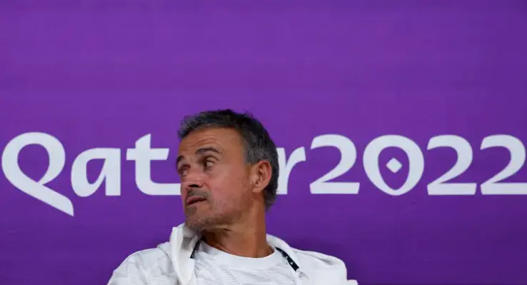 Luis Enrique llega para una rueda de prensa en el Qatar Centro de Convenci&oacute;n Nacional (QNCC) en Doha, Qatar. EFE/ JuanJo Mart&iacute;n