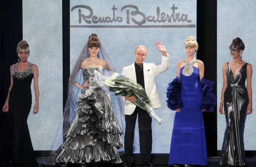 El dise&ntilde;ador Renato Balestra, durante un desfile en Italia, en una imagen de archivo. EFE/Alessandro Di Meo