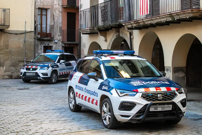Fachada de la vivienda que un hombre a quemado presuntamente con su pareja dentro, a 28 de noviembre de 2022, en Artesa de Segre, Lleida, Catalu&ntilde;a (Espa&ntilde;a). Los Mossos d'Esquadra han detenido a un hombre por supuestamente quemar su vivienda con su pareja dentro en Artesa de Segre. Los hechos tuvieron lugar la madrugada de este lunes 28 de noviembre. La mujer ha resultado herida grave y el Sistema d'Emerg&egrave;ncies M&egrave;diques (SEM) la ha trasladado al Hospital Vall d'Hebron de Barcelona. Horas m&aacute;s tarde el hombre ha sido detenido y ha recibido atenci&oacute;n m&eacute;dica por quemaduras.
28 NOVIEMBRE 2022;CATALUNYA&Ccedil;;CATALU&Ntilde;A;SUCESOS;SUCESO;VIOLENCIA DE G&Eacute;NERO;
Marc Trilla / Europa Press
28/11/2022