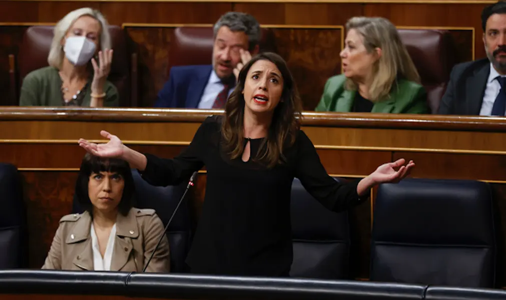 La ministra de Igualdad valora as&iacute;  sendas campa&ntilde;as en las comunidades de Madrid y Galicia dirigidas a la mujer para evitar agresiones sexuales.