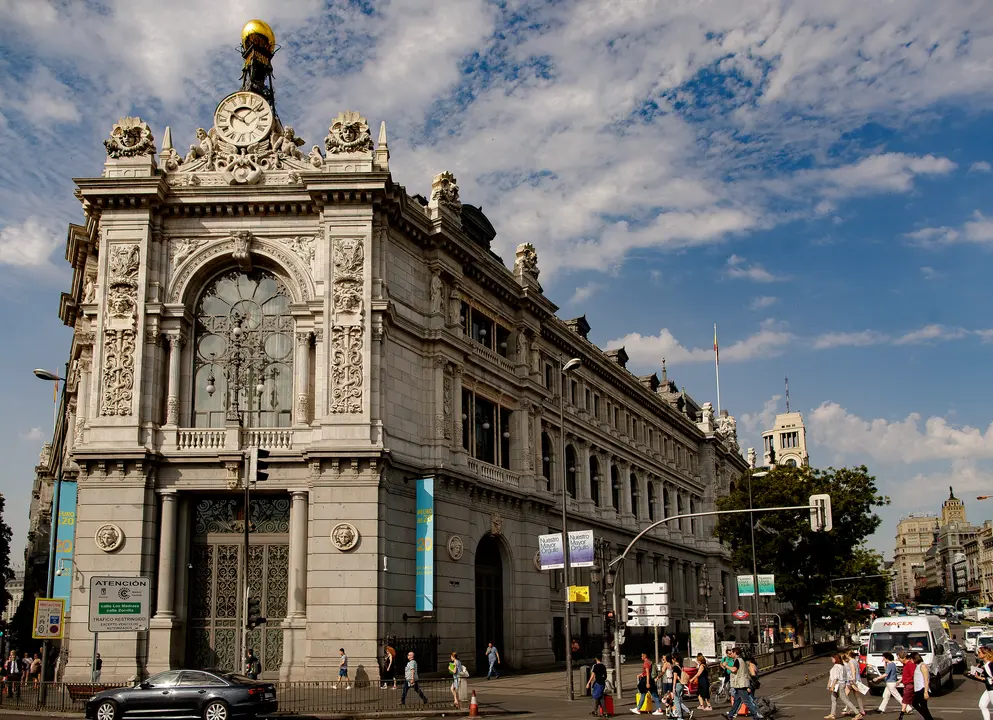 Fachada del edificio del Banco de Espa&ntilde;a situada en la confluencia del Paseo del Prado y la madrile&ntilde;a calle de Alcal&aacute;. / Eduardo Parra