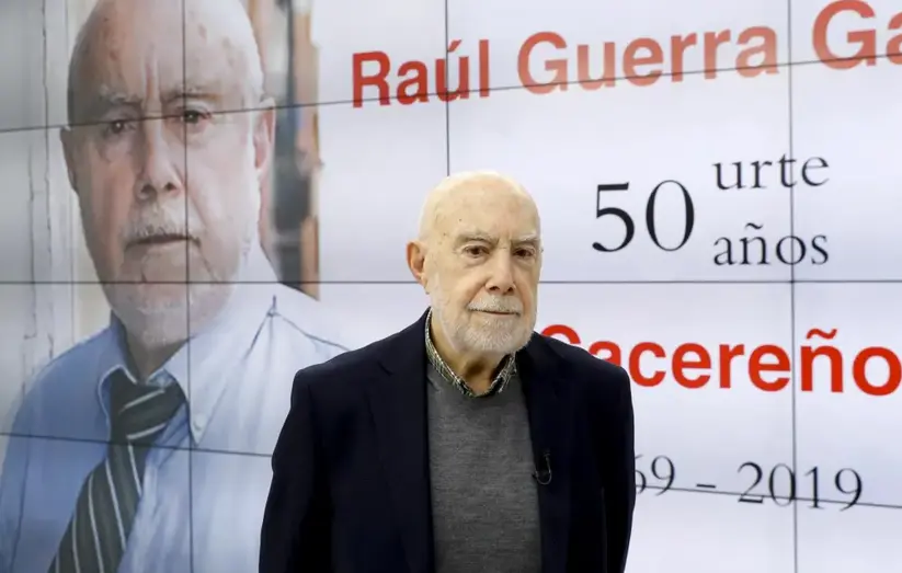 Imagen de archivo del escritor Ra&uacute;l Guerra Garrido. EFE/ Juan Herrero.