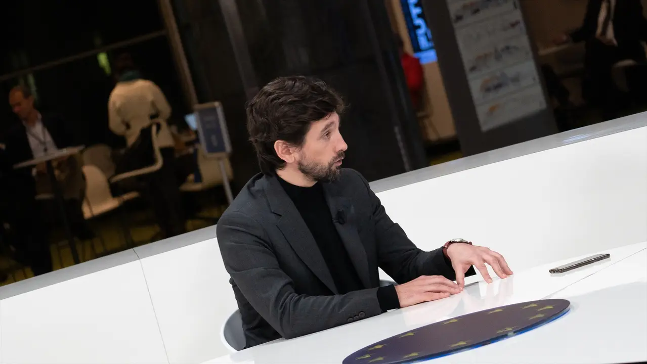 El portavoz de Ciudadanos en el Parlamento Europeo, Adri&aacute;n V&aacute;zquez, durante una entrevista. / Juan Vadillo