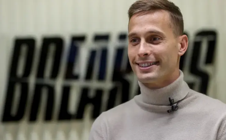 El jugador c&aacute;ntabro Sergio Canales inaugur&oacute; este viernes en Valencia un gimnasio-cl&iacute;nica de recuperaci&oacute;n y superaci&oacute;n deportiva, una idea en la que seg&uacute;n explic&oacute; a EFE ha querido volcar todas las experiencias que ha vivido para superar las graves lesiones que ha tenido en su carrera.EFE/Kai F&ouml;rsterling