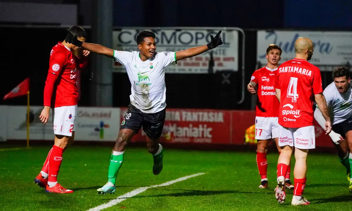 Jeremy celebrando el gol al Laredo.