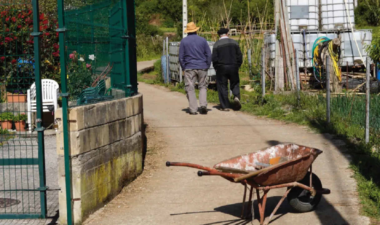 Lugare&ntilde;os de la localidad de Ont&oacute;n, en Castro Urdiales, pueblo que no supera los 500 habitantes, y su poblaci&oacute;n est&aacute; altamente envejecida. / alerta