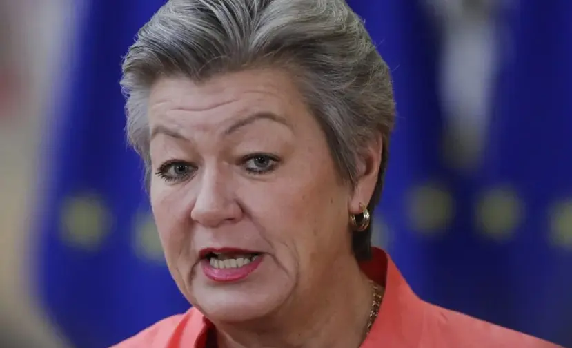 La comisaria europea de Interior, Ylva Johansson, durante la reuni&oacute;n del Consejo de ministros de Interior de la Uni&oacute;n Europea en Bruselas, B&eacute;lgica. EFE/EPA/Olivier Hoslet